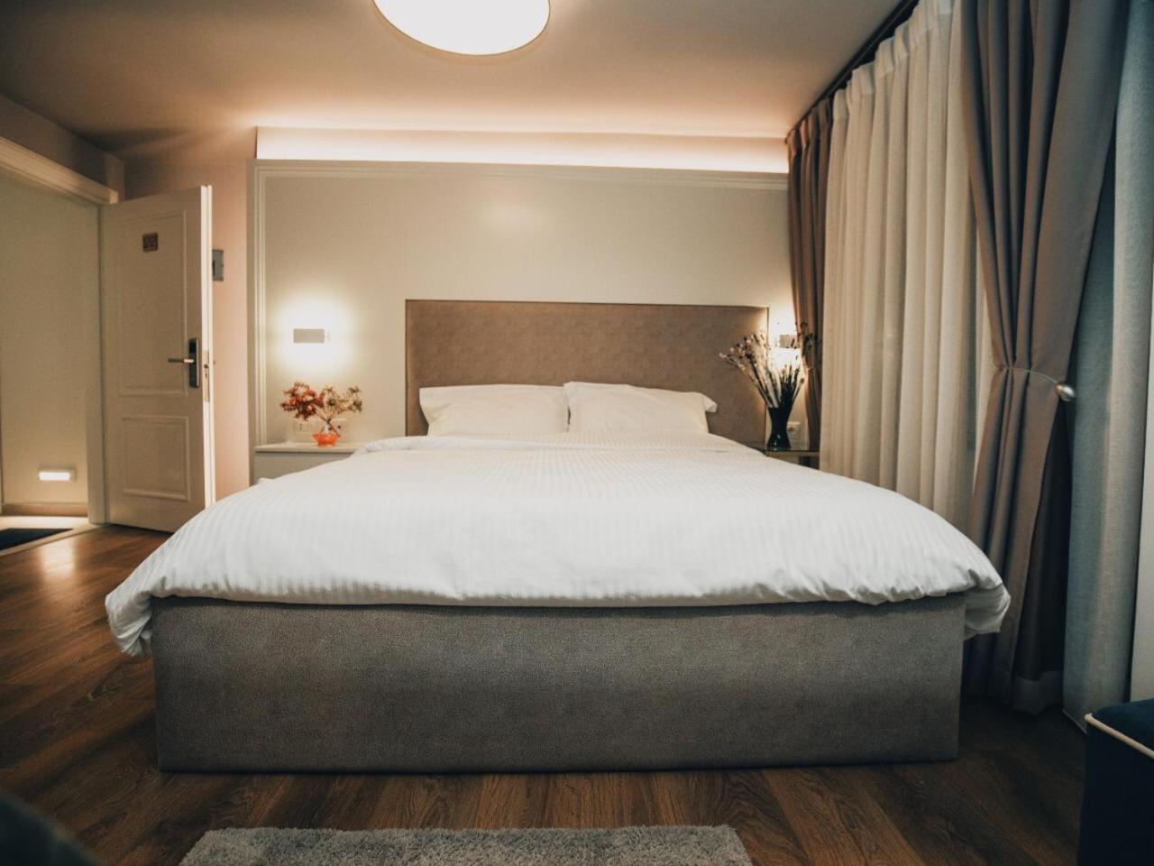 Hotel Romeo 21/59