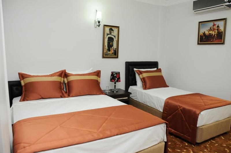 KUK HOTEL 8/22