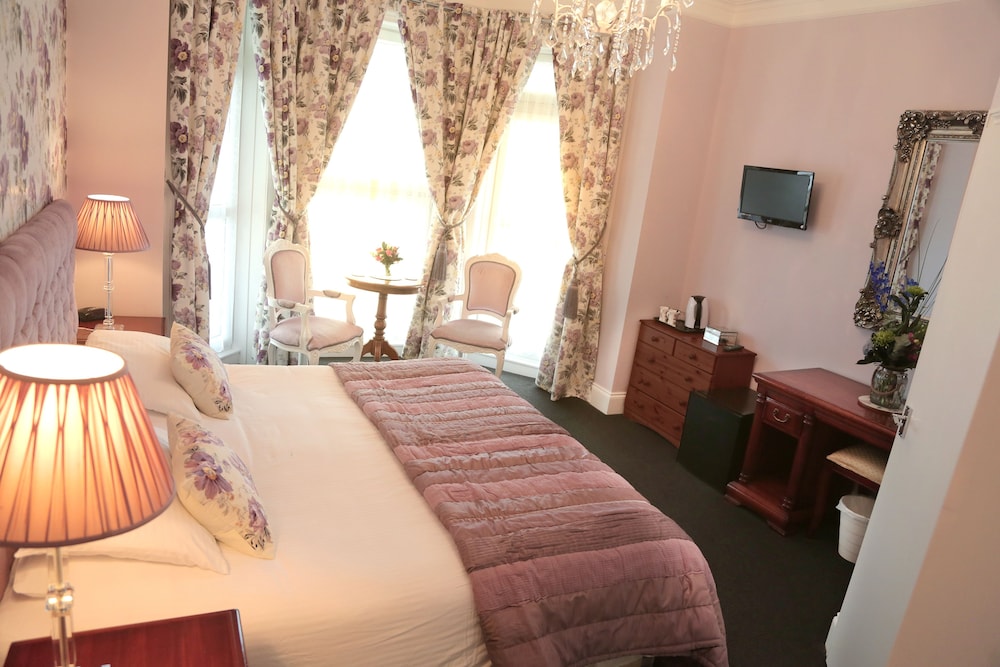 East Beach Hotel 16/54