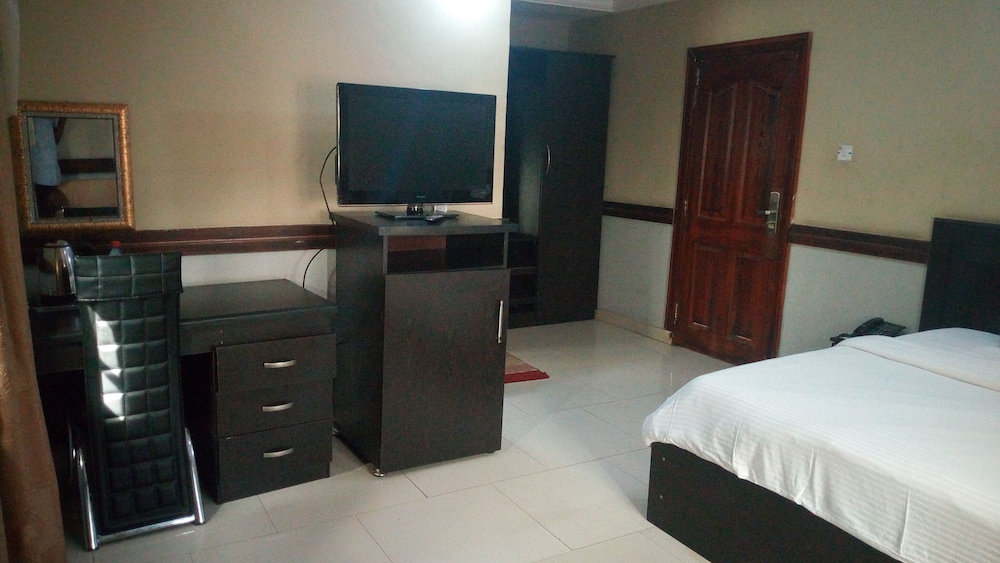 Brighton Hotel And Suites 9/20