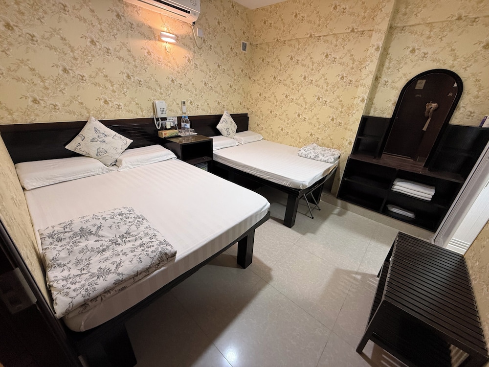 Family, 2 Double Beds, Modern Hotel 7/10