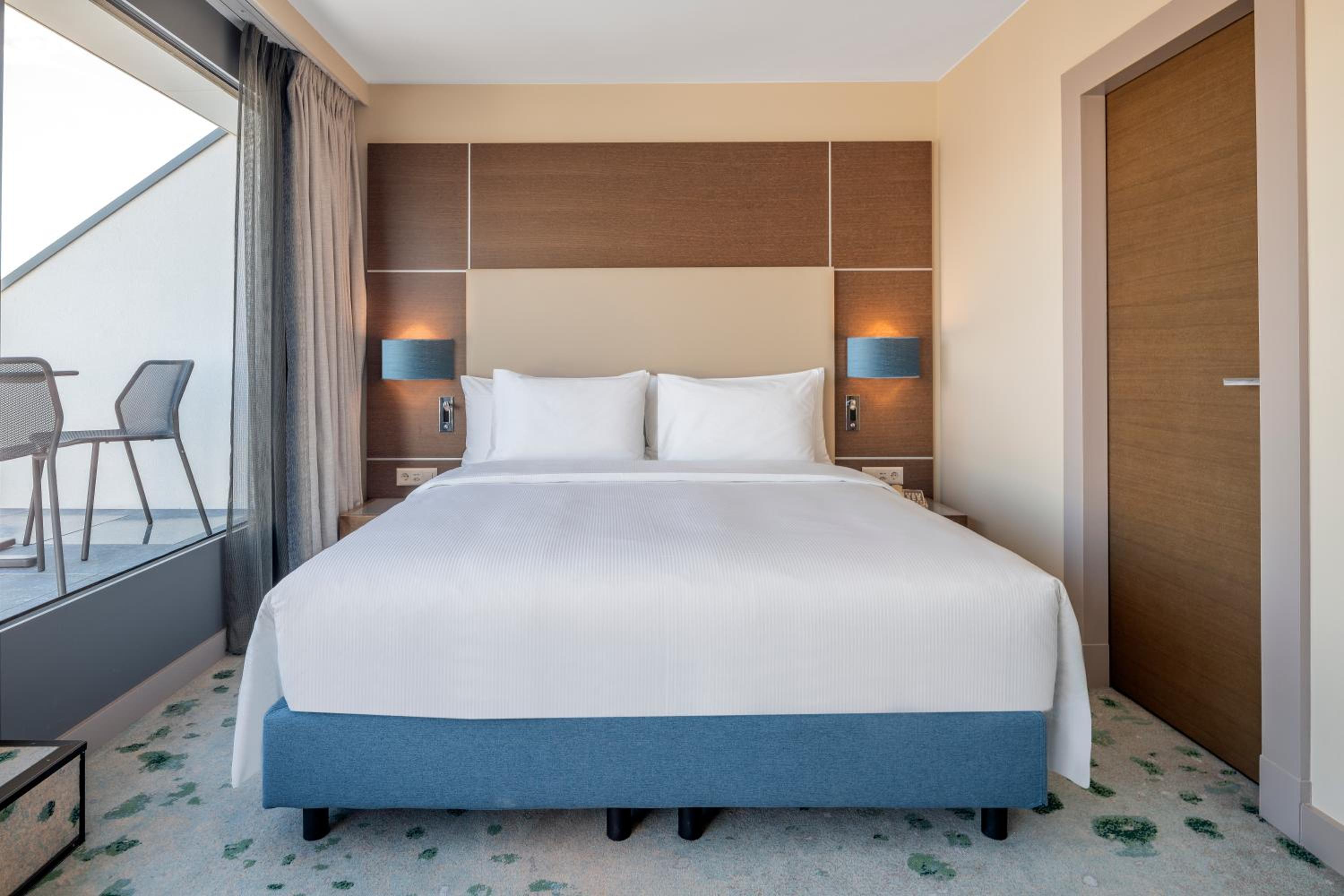 Junior Suite, King Bed, Sofa, Terrace
