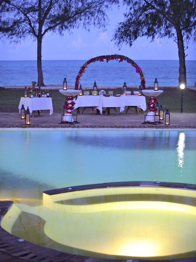 Sultan Sands Island Resort & Spa 58/69