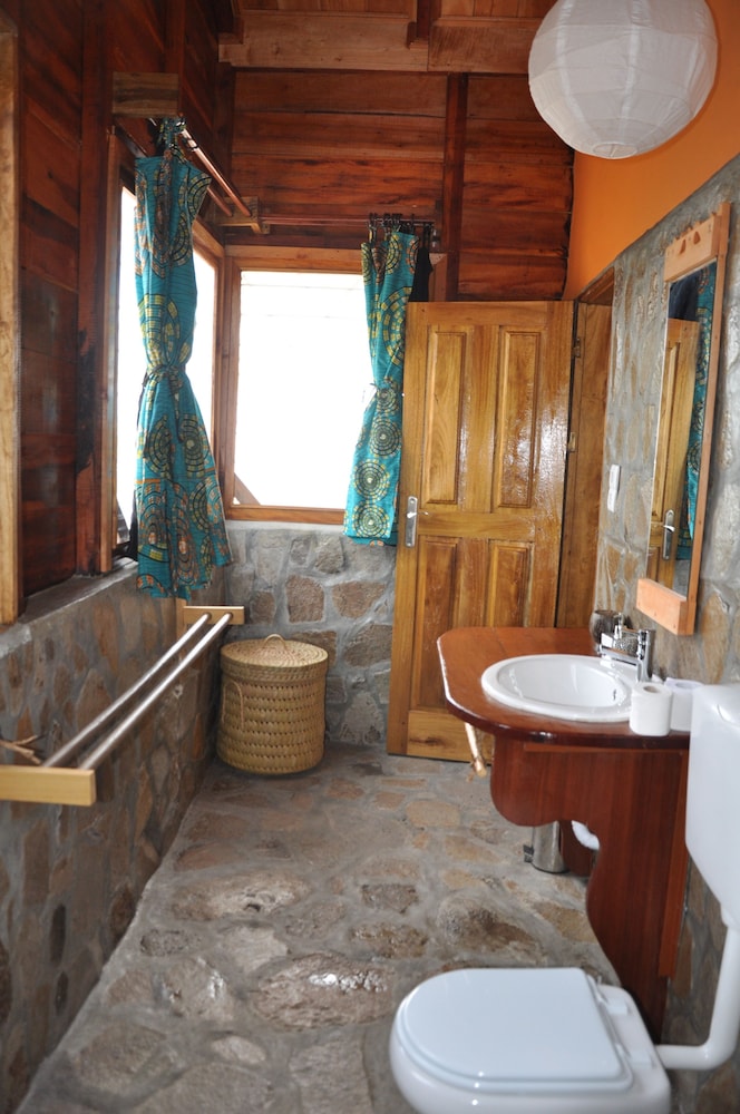 Mucumbli Hotel 46/48