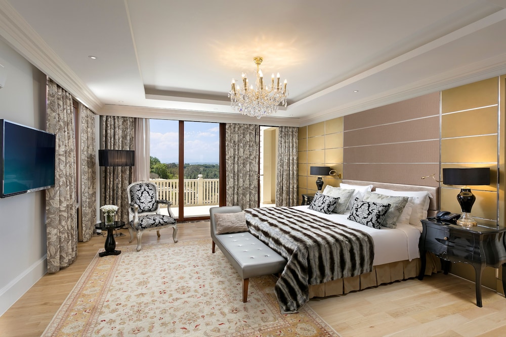 PRESIDENTIAL SUITE