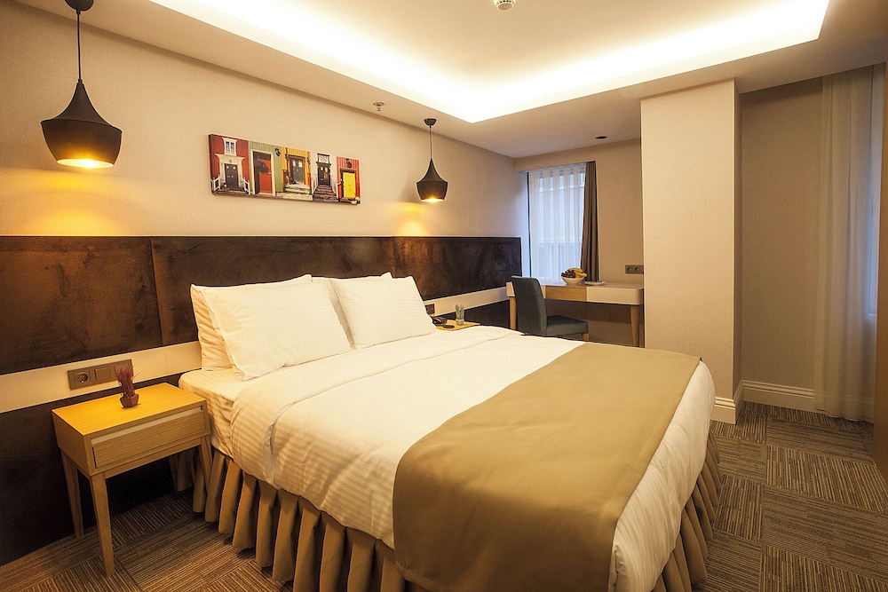 ONE BEDROOM SUITE