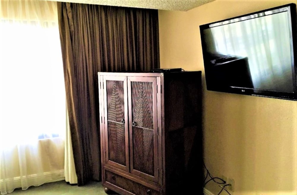 Jockey Resort Suites Center Strip 11/73