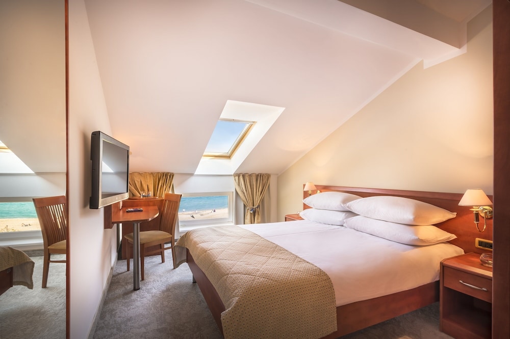 Room, Single, Double Bed, Sea Side