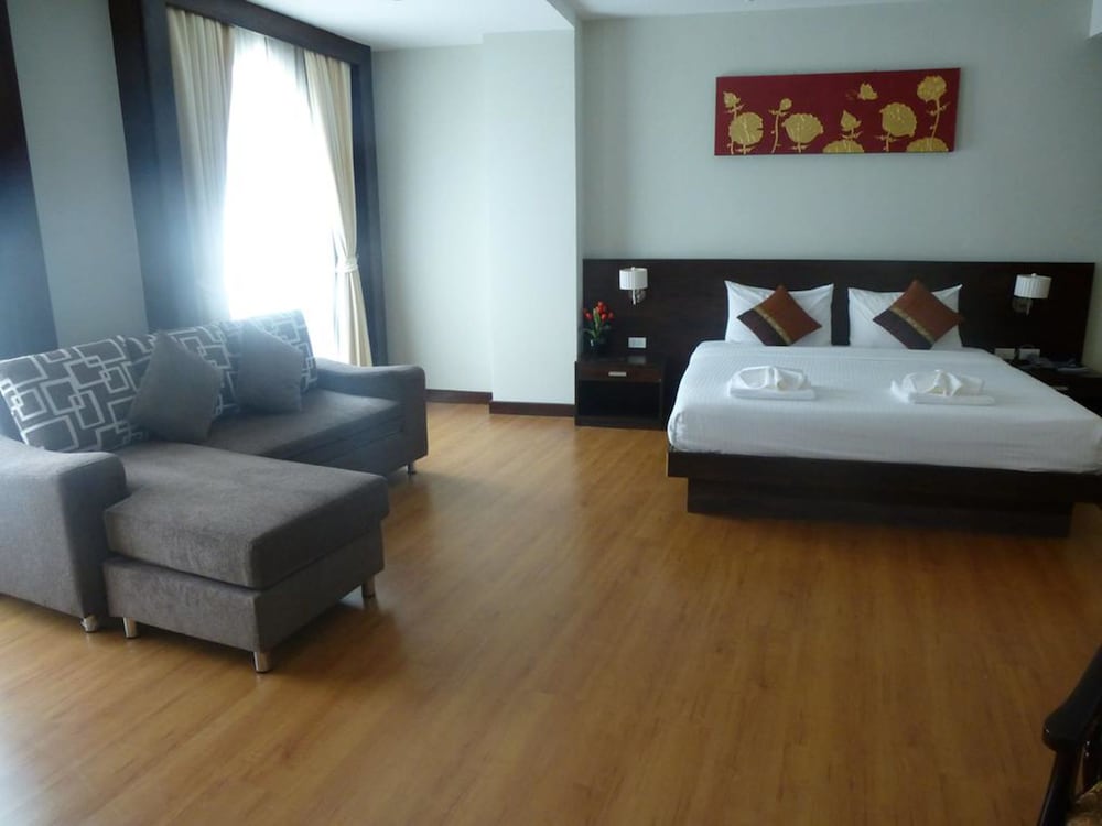 Grand Southern Hotel (SHA Certified) 10/21