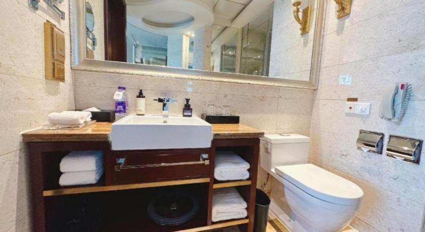 Shenyang Royal Wanxin Hotel 53/56