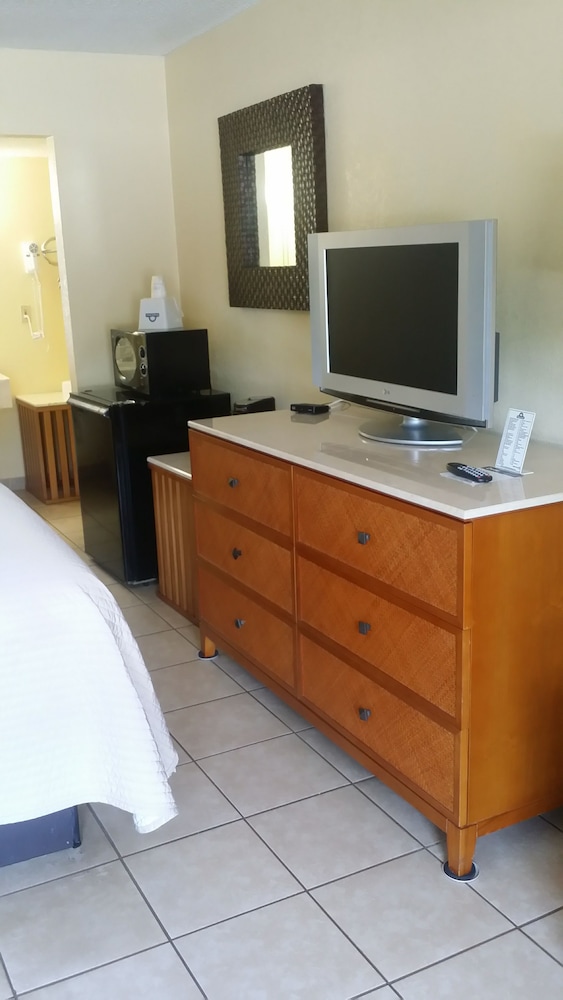 Days Inn By Wyndham Cocoa Cruiseport West At I-95/524 9/42