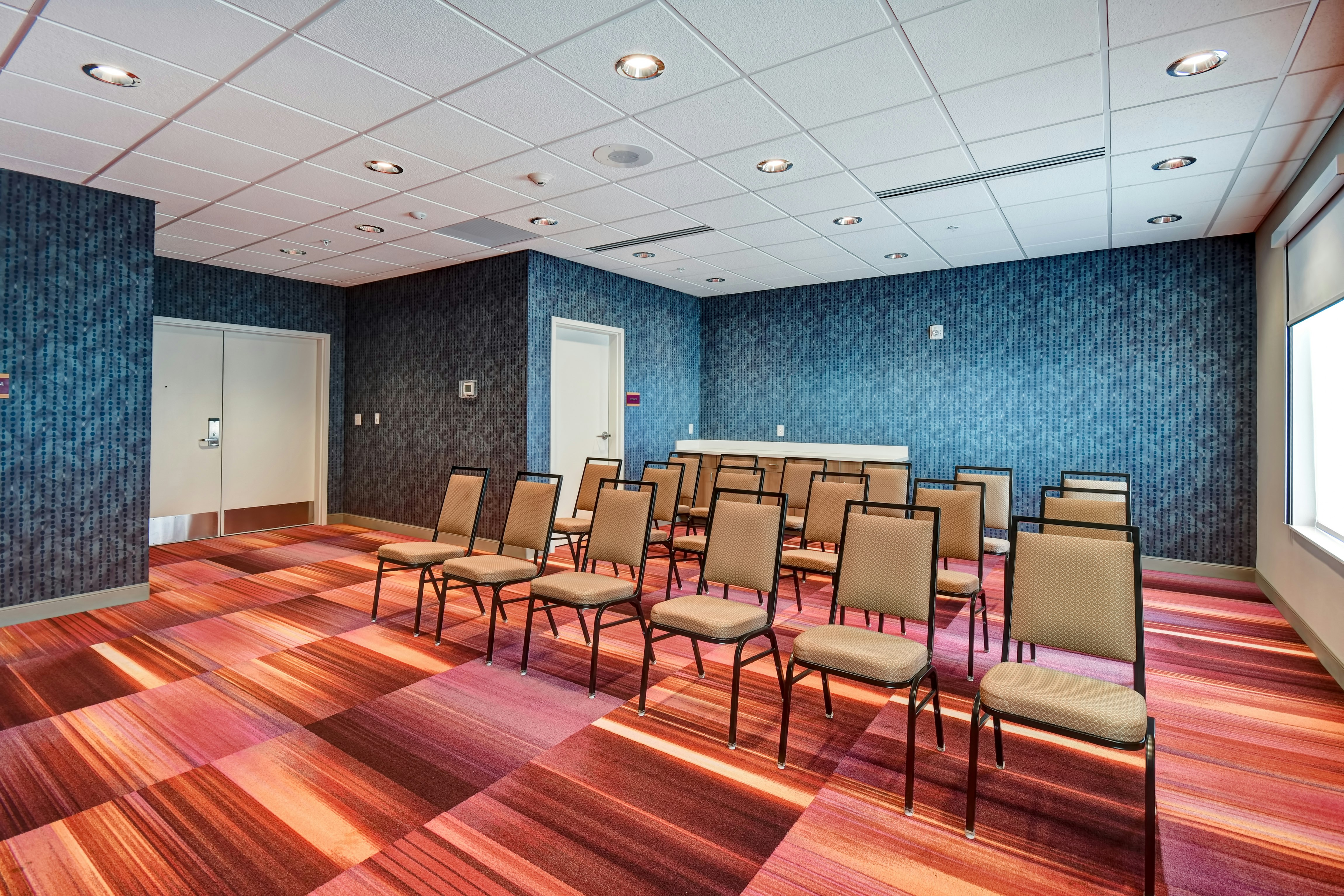 Home2 Suites by Hilton Springfield North 51/57