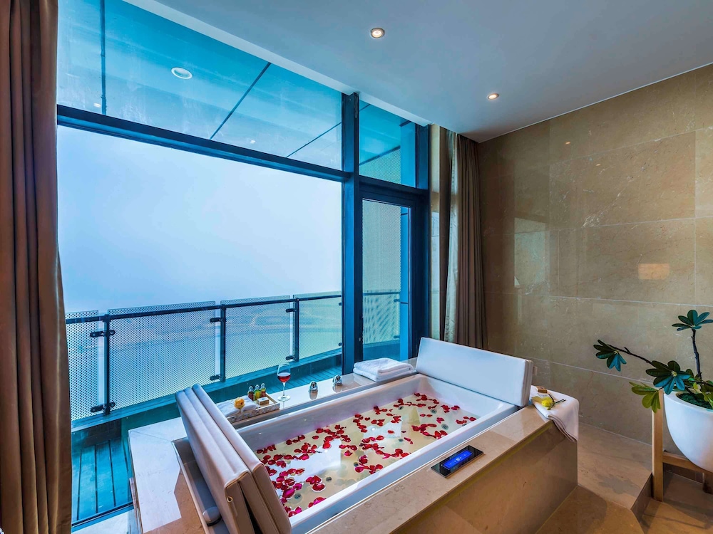Grand Mercure Qingdao Qinglong 12/28