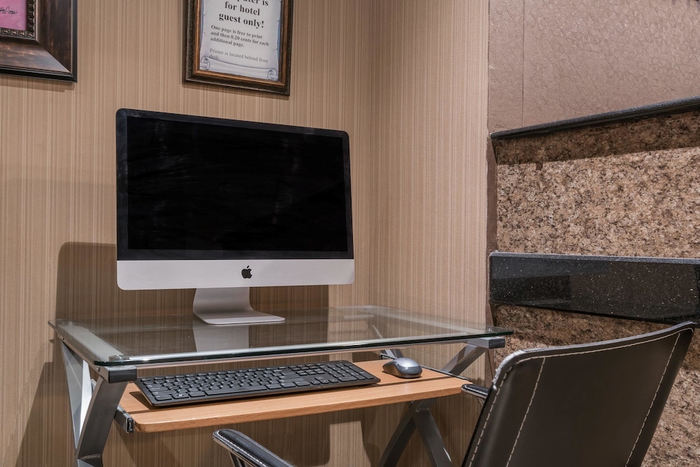 Microtel Inn Suites By Wyndham Rochester Mayo Clinic North 22/25