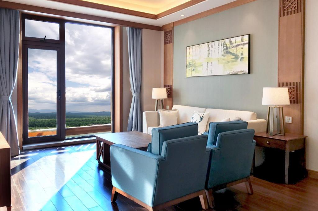 1 Bedroom, Swiss, Suite, King Bed, Mountain View, Swissotel Resort Changbaishan 6/8