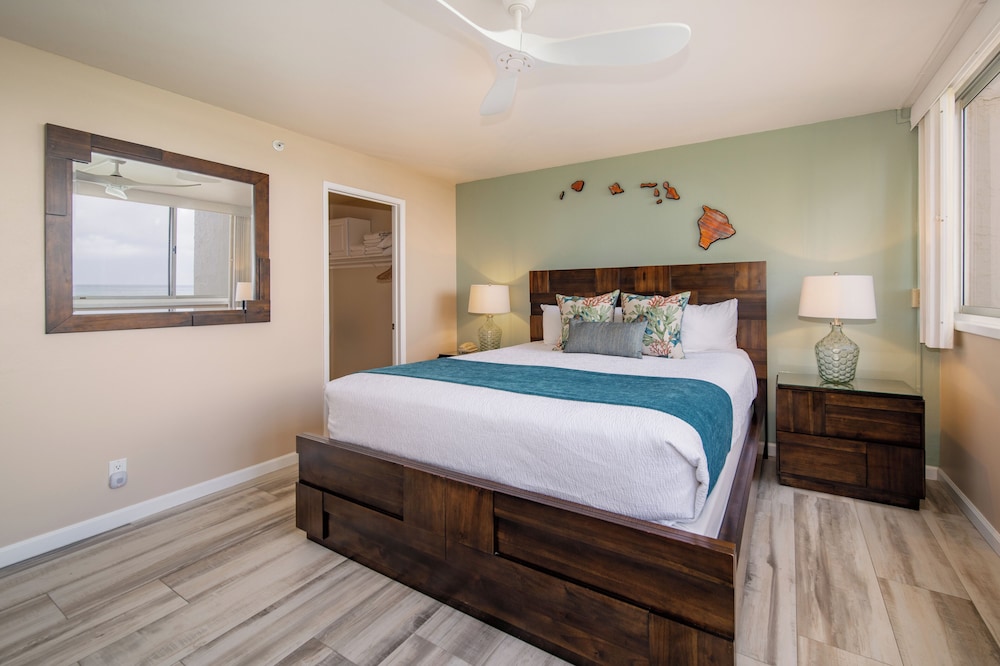 1 Bedroom, King Bed, Ocean Front, Sofa