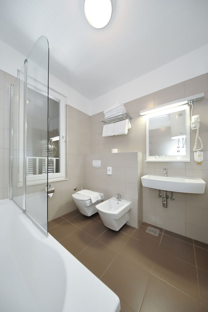 Sunnyside Apartments Petrcane 49/50