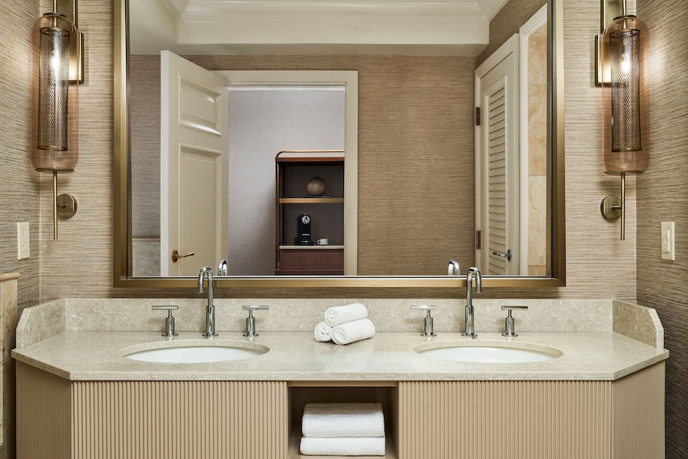 غرفة ديلوكس بسرير كينج، THE RITZ-CARLTON DENVER 7/10
