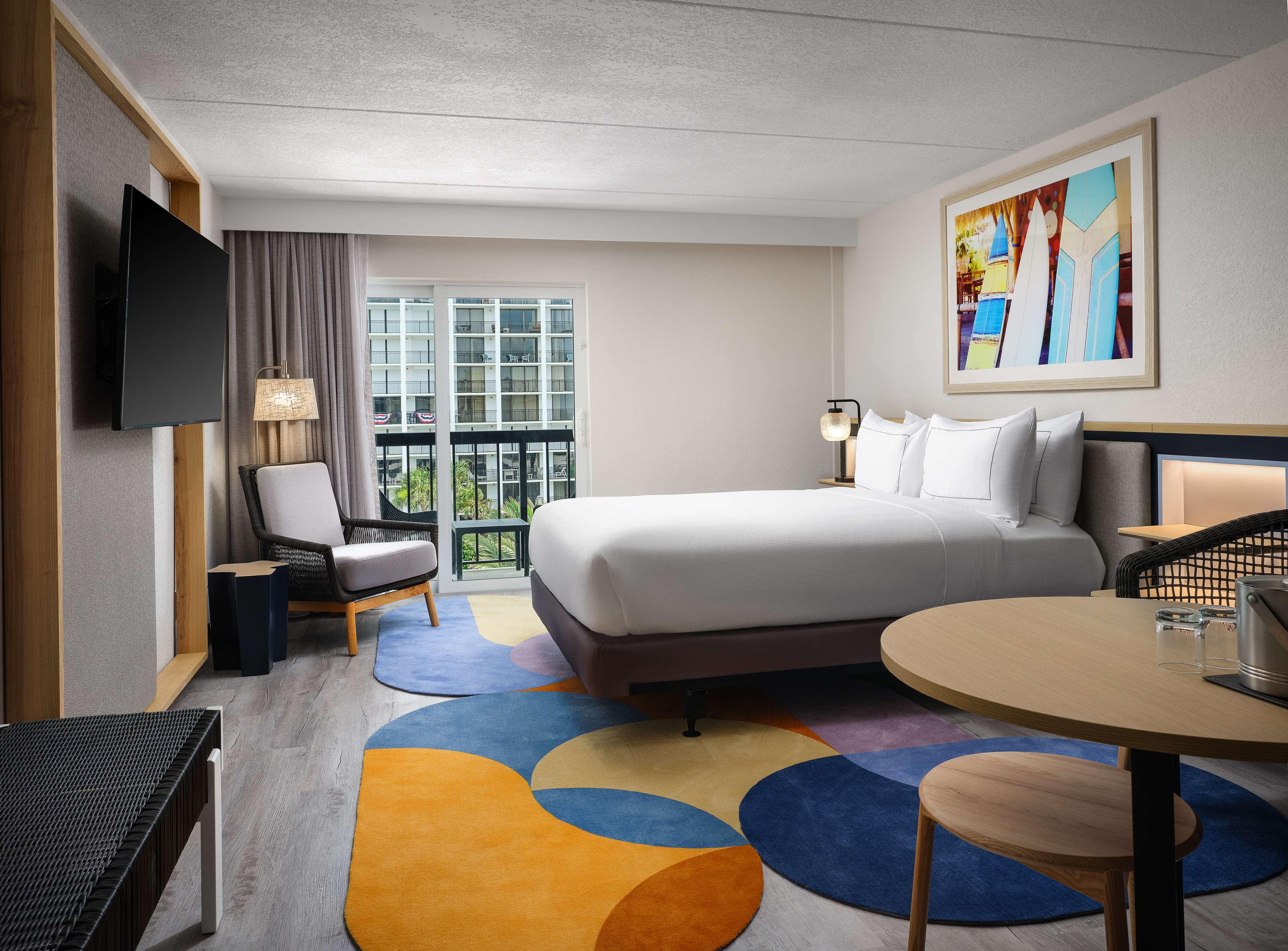 Room, Queen Bed, Balcony, High Floor, Accessible
