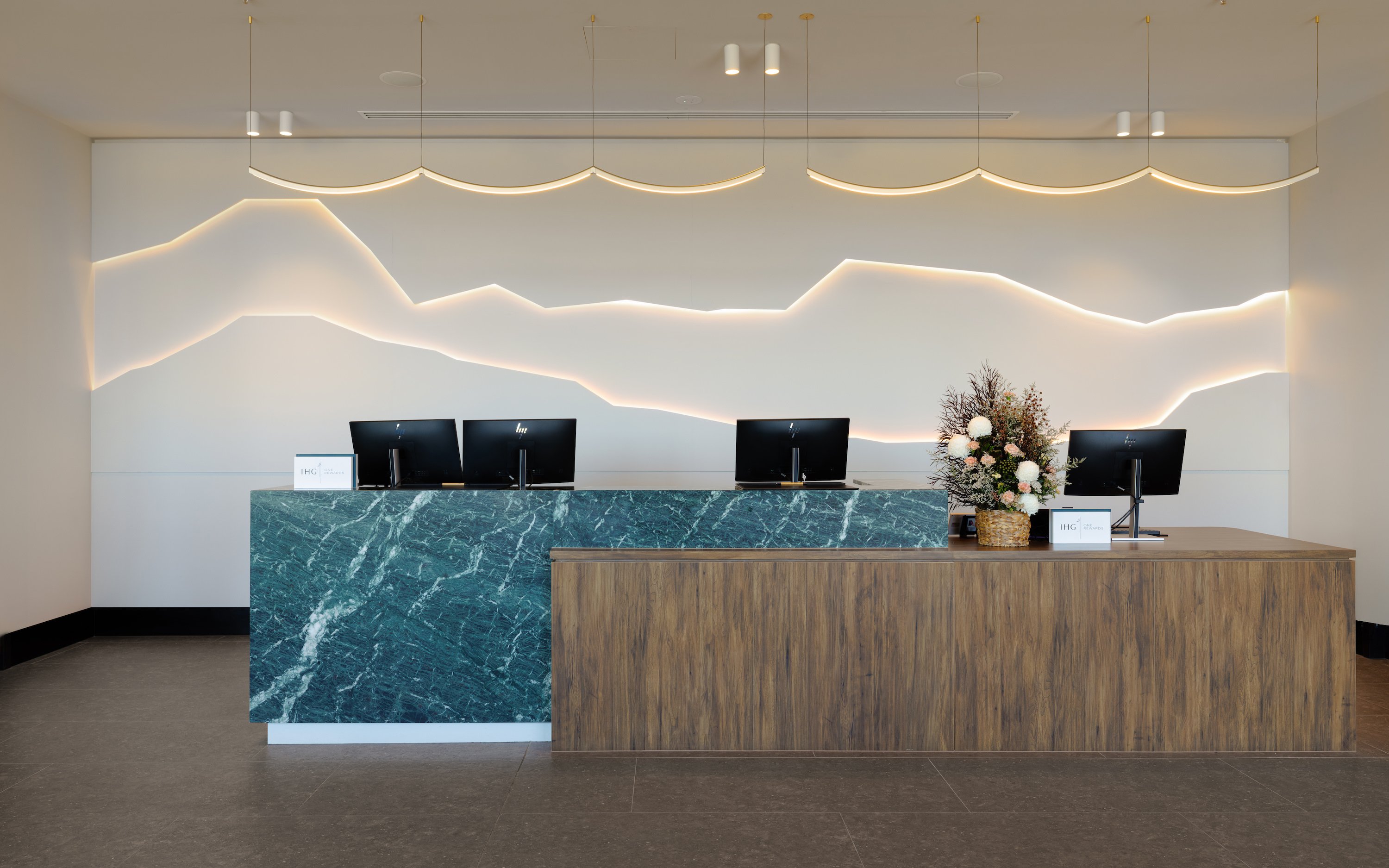 Crowne Plaza Adelaide Mawson Lakes 10/50