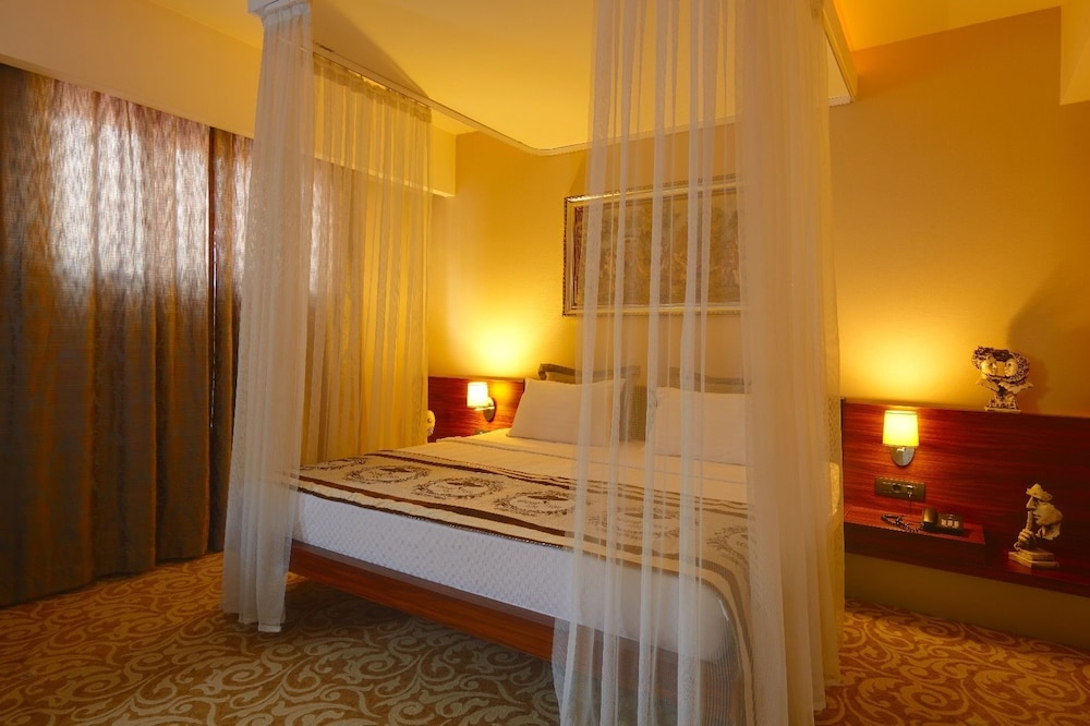 Madame Tadia Hotel 10/43