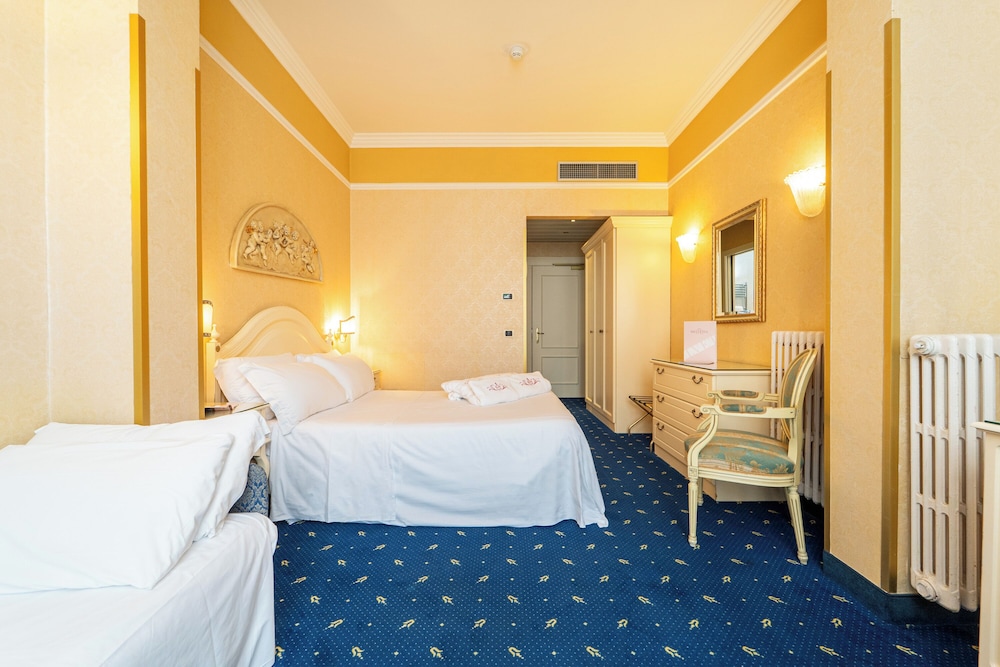 ROOM, TRIPLE