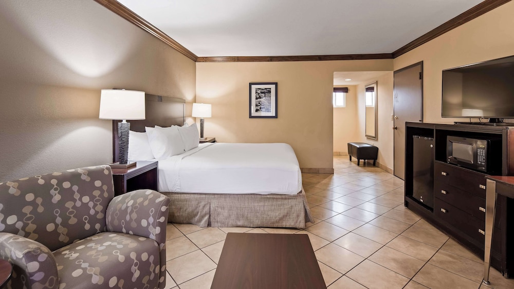 غرفة قياسية بسرير كينج يُسمح فيها بالحيوانات الأليفة لذوي الإعاقة، Best Western Plus Raton Hotel 4/5
