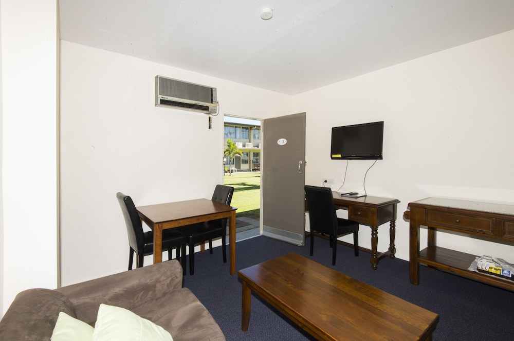 Mid City Motor Inn 44/64