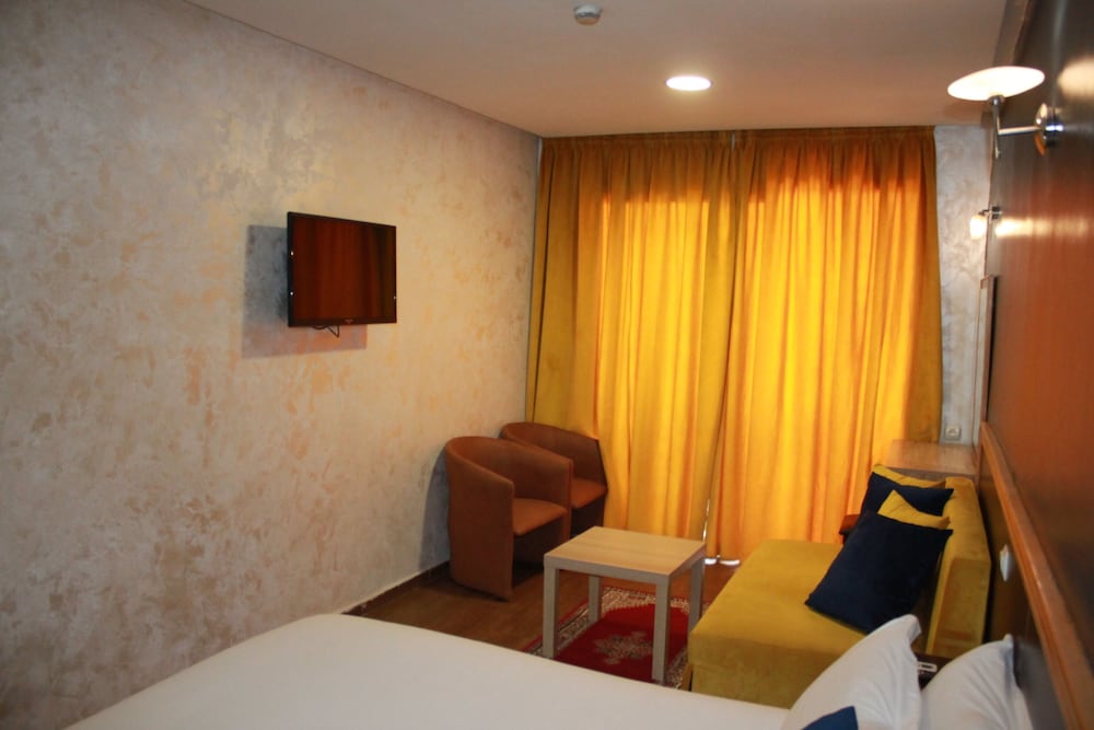 Hotel Belle Vue 7/23