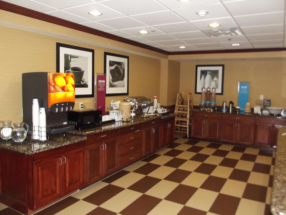 Hampton Inn & Suites Gainesville, TX 7/35