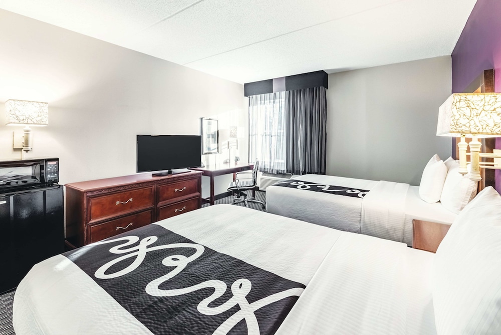 La Quinta Inn & Suites by Wyndham Naples East I-75 17/45