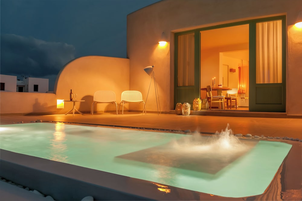 Neptune Luxury Spa Suites 38/72