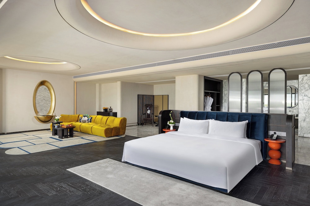 Suite, King Bed, Camelback View