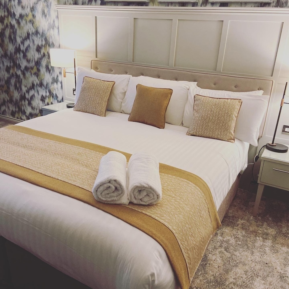 CLUB, KING BED