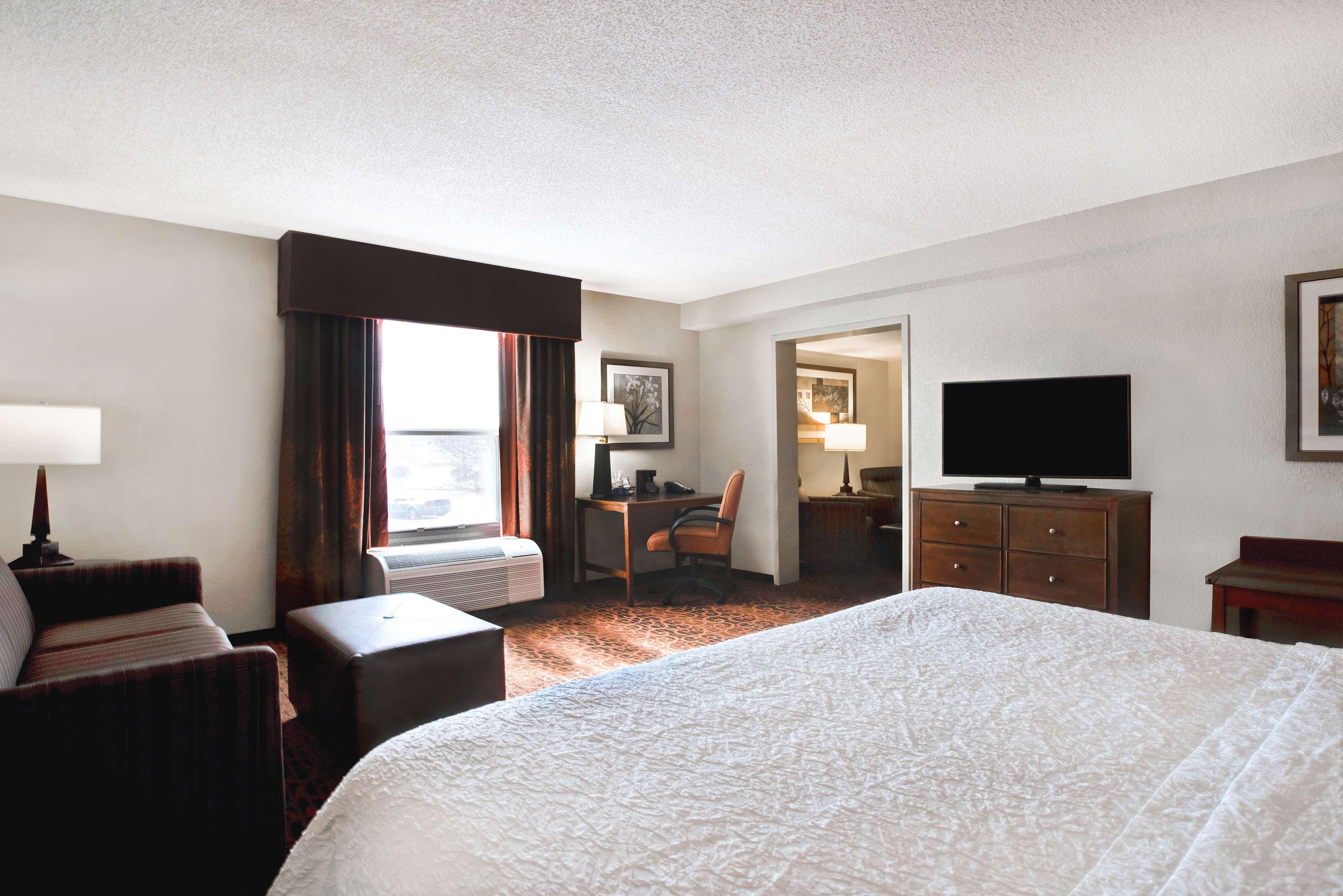 1 BEDROOM, SUITE, KING BED, SOFA