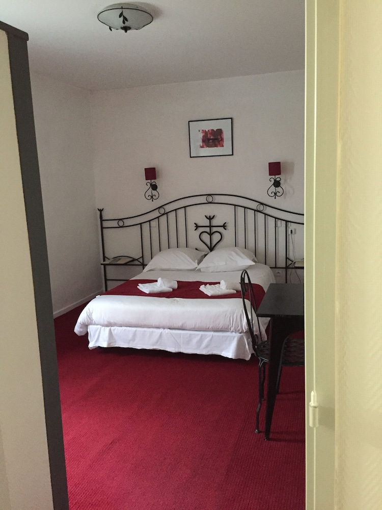 HOSTELLERIE DE LA SOURCE 24/49