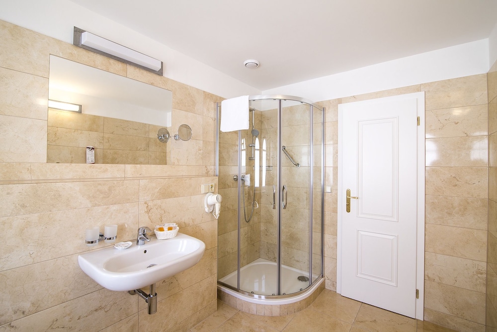 Windsor Spa Hotel 20/70