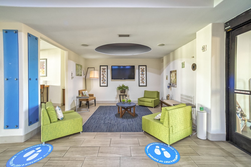 Holiday Inn Express Suites Beeville 13/76