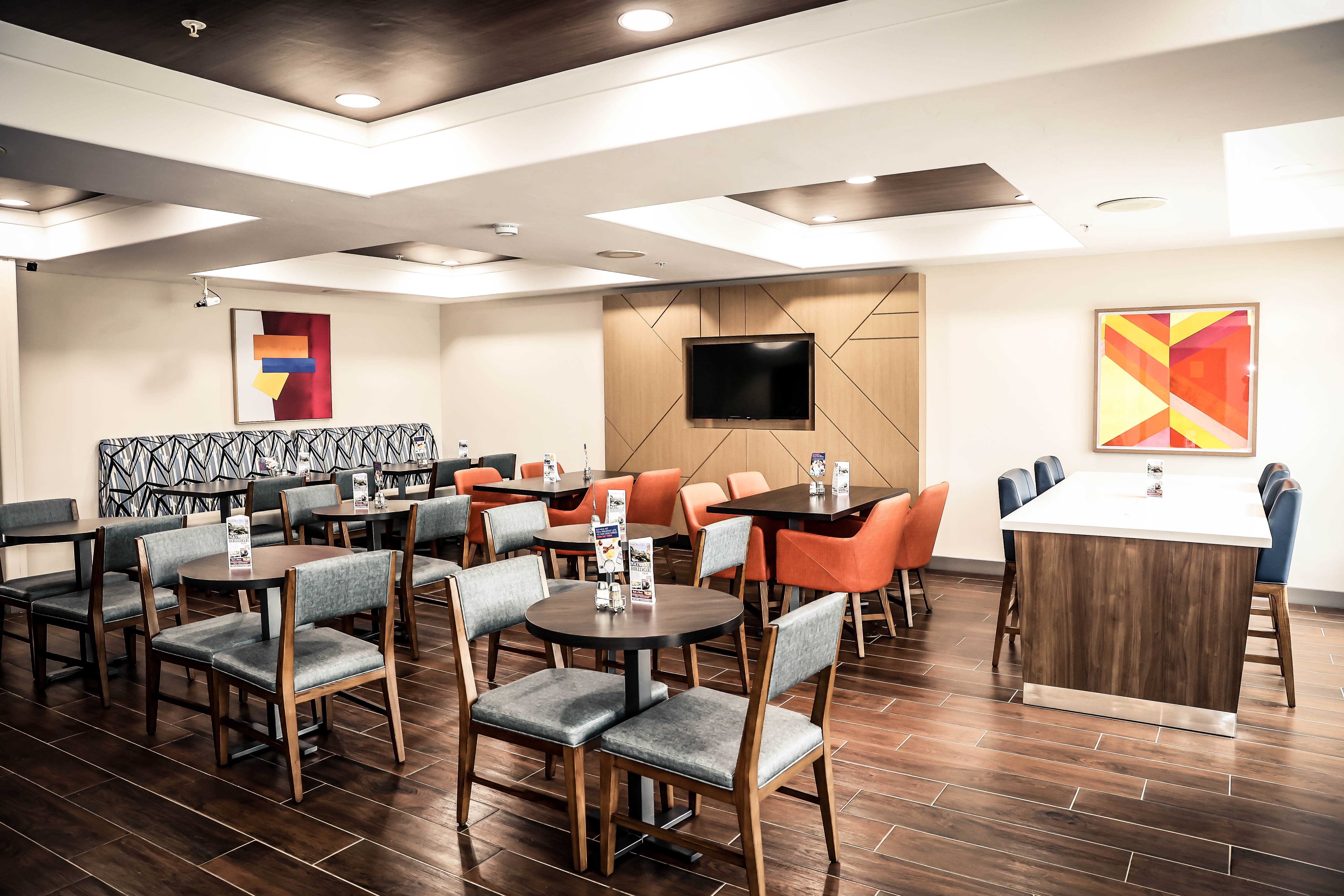 Holiday Inn Express Hotel Suites Douglas 67/75