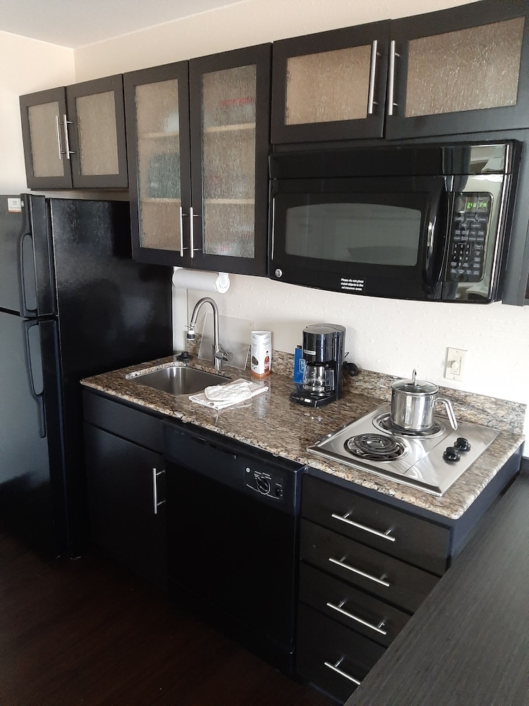CANDLEWOOD SUITES AURORA- NAPERVILLE 36/51