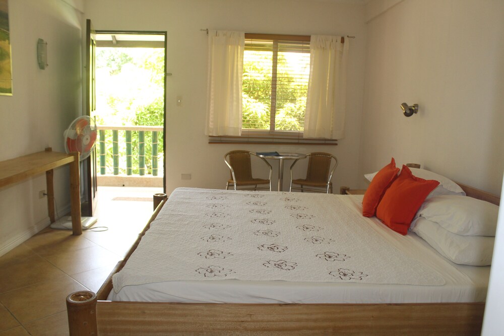 The Coral Beach Club 18/50