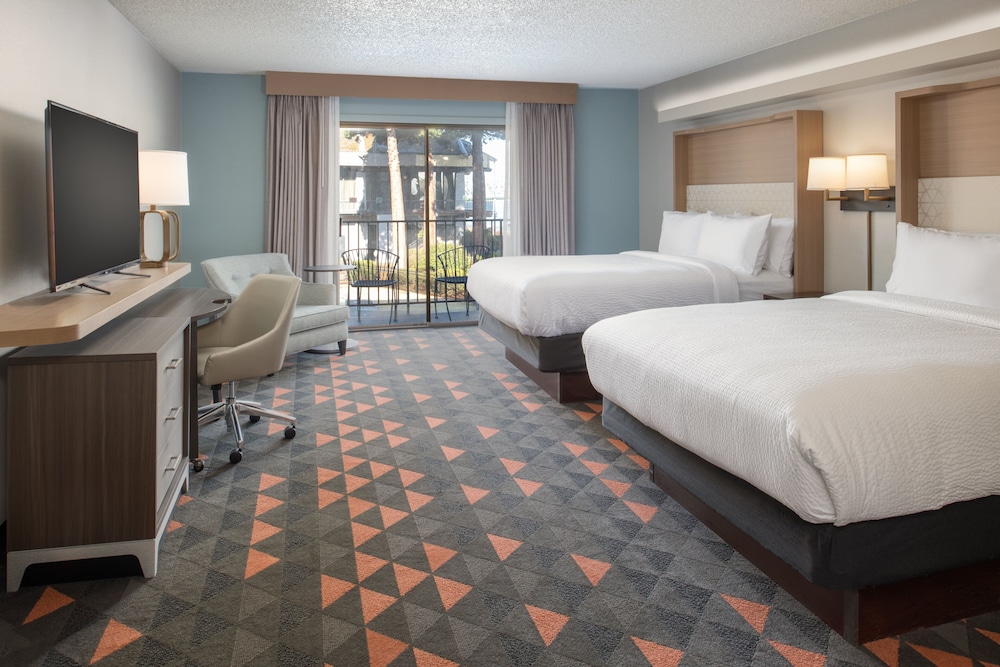 PREMIUM, 2 QUEEN BEDS, COURTYARD VIEW