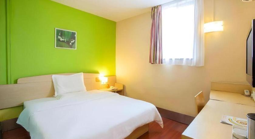 7 Days Inn (Foshan Zumiao Metro Station, Weiguo Road) 33/50