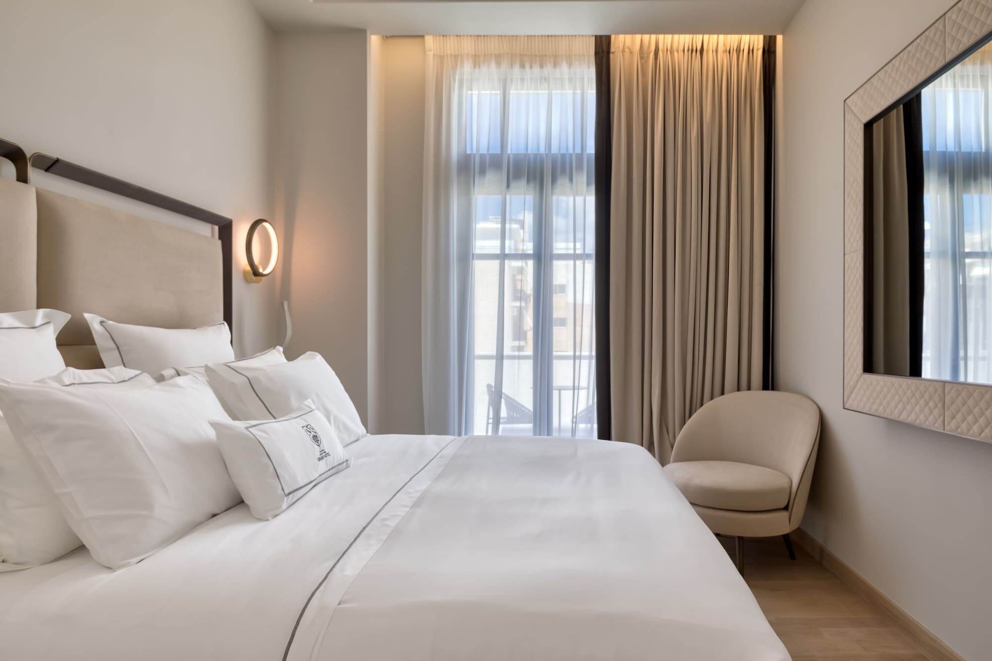 STANDARD, DOUBLE BED, CITY VIEW