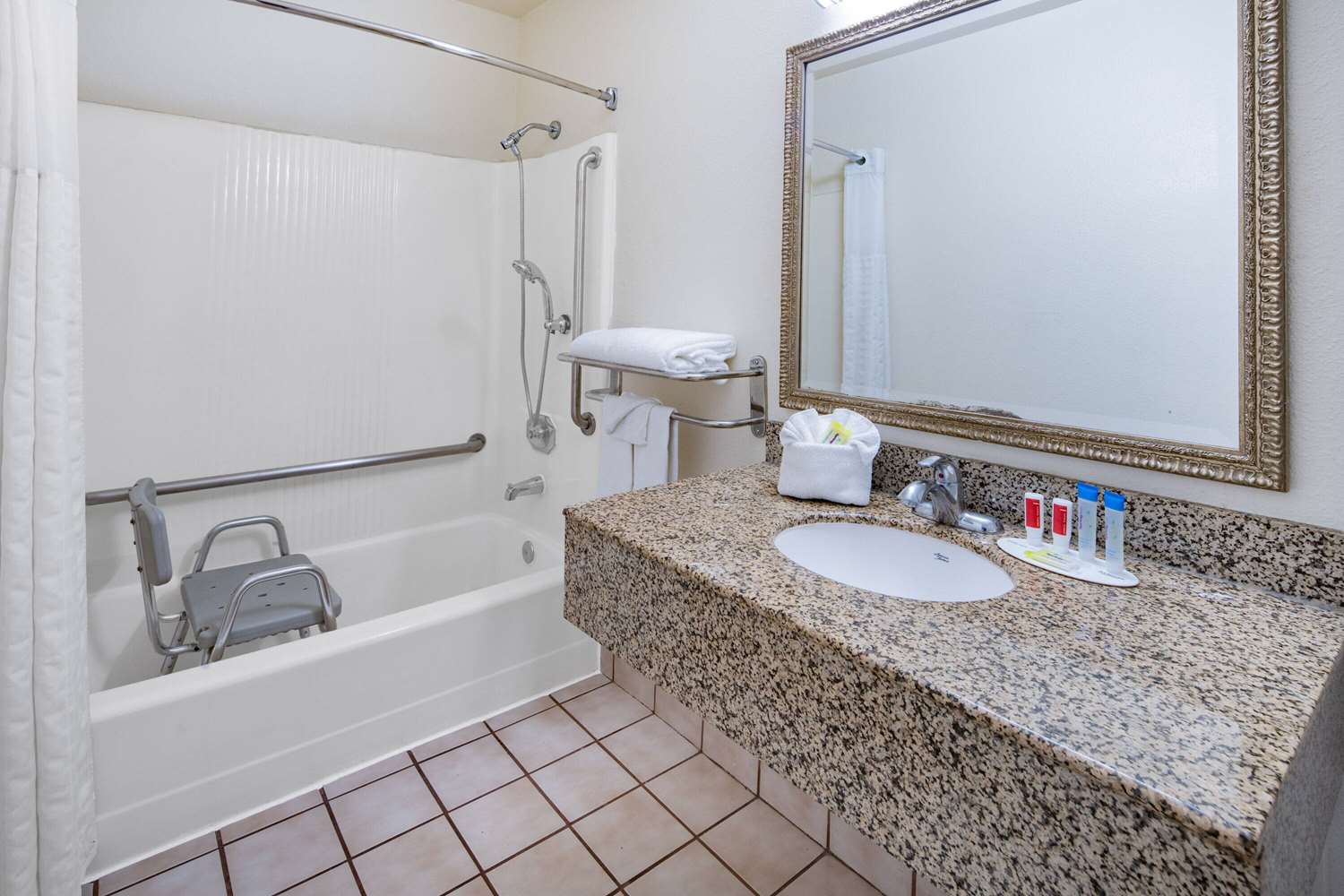 Super 8 by Wyndham San Diego Hotel Circle 52/58