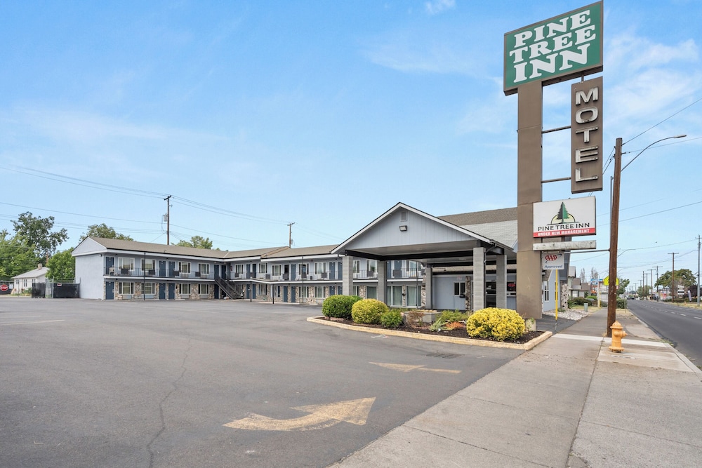 Tiki Lodge Motel 42/49