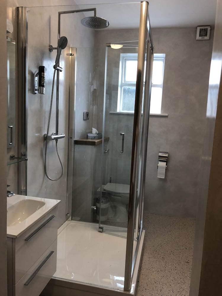 Eyre Square Townhouse 44/46