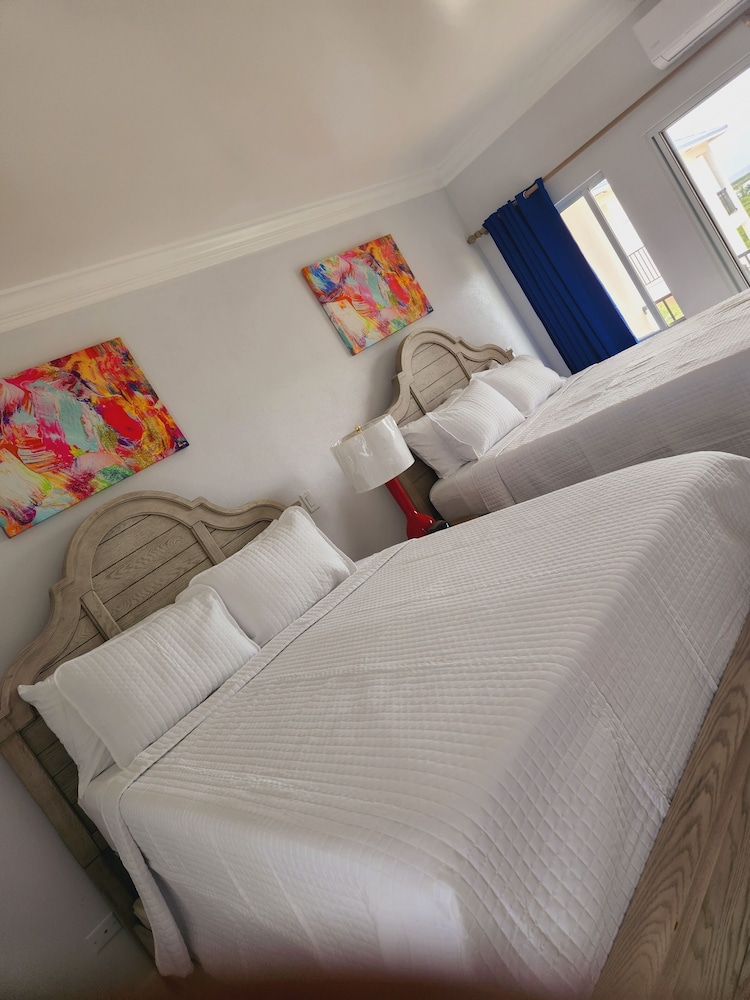 Deluxe, 2 Queen Beds, Garden View