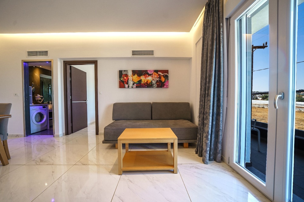 Elysian Suites 42/61