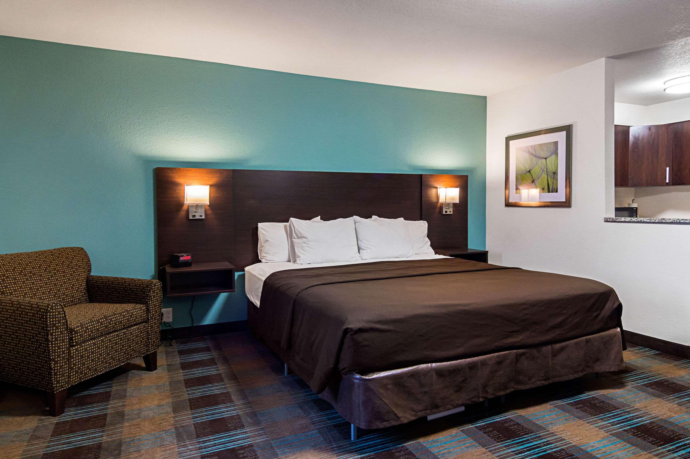 Efficiency, King Bed, Accessible